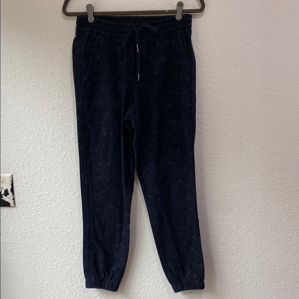 Athleta Women's Printed Blue Camo Farallon Organic Blend Casual Travel Jogger 4